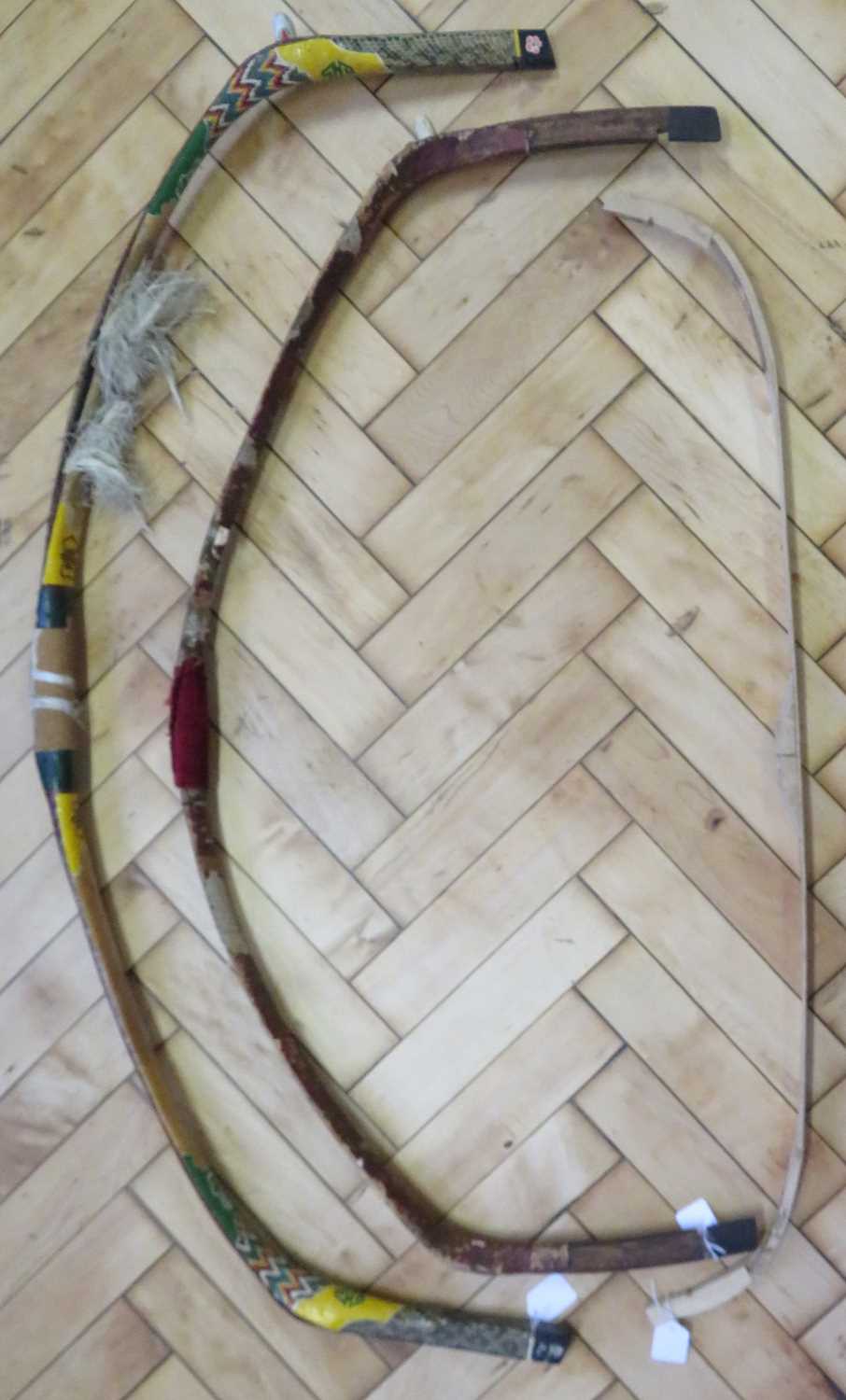 Lot 37 - A CHINESE COMPOSITE BOW, QING DYNASTY, 19TH CENTURY; AND A CHINESE BOW BY YANG FUXI OF JU YUAN HAO
