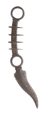 Lot 149 - AN INDIAN IRON 'TIGER-CLAW' (BICHWA-BAGH NAKH), LATE 18TH/19TH CENTURY