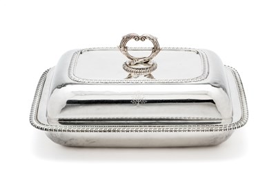 Lot 225 - A GEORGE III SILVER ENTREE DISH, COVER AND HANDLE, CRADDOCK & REID, LONDON, 1814