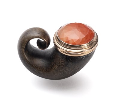 Lot 288 - A GOLD AND AGATE MOUNTED HORN SNUFF MULL, SCOTTISH, EARLY 19TH CENTURY