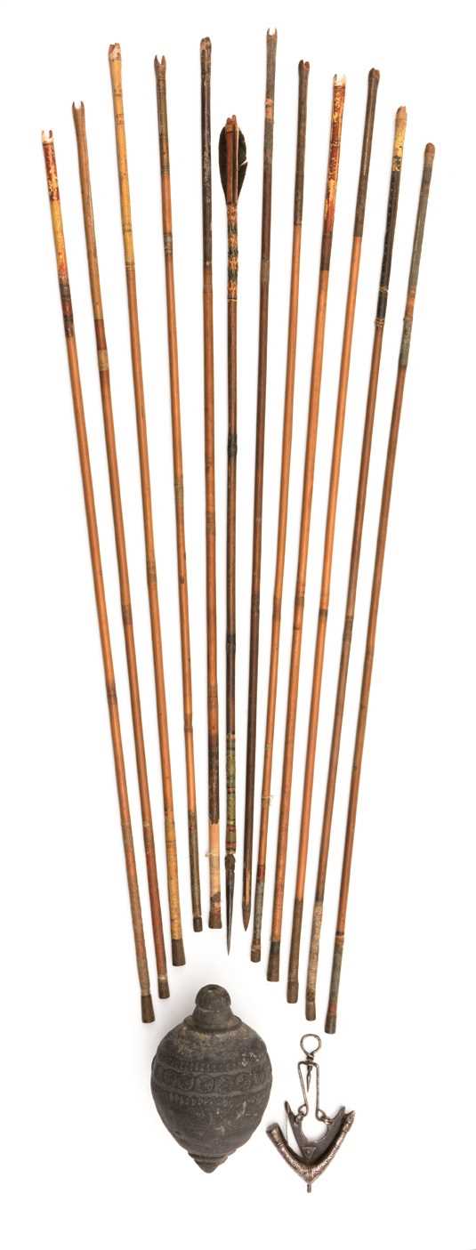Lot 81 - TWELVE INDIAN ARROWS