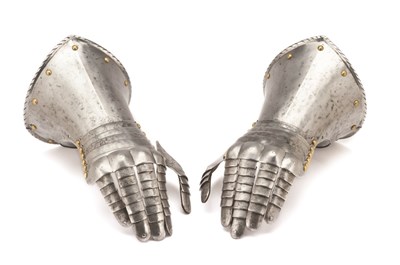 Lot 275 - A PAIR OF GAUNTLETS EARLY 17TH CENTURY STYLE