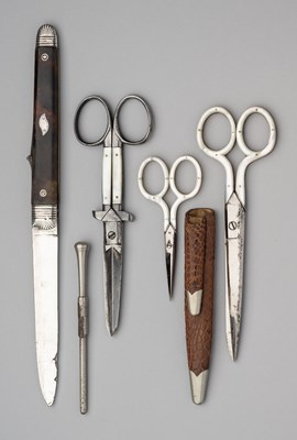 Lot 562 - THREE PAIRS OF MOTHER-OF-PEARL MOUNTED SCISSORS, A LANCE AND A FOLDING KNIFE, LATE 19TH CENTURY