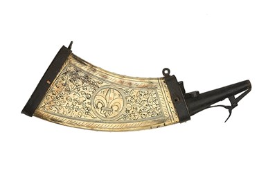 Lot 127 - A GERMAN ENGRAVED COWHORN POWDER-FLASK