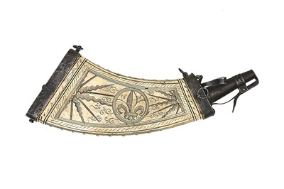 Lot 128 - A GERMAN ENGRAVED COWHORN POWDER-FLASK