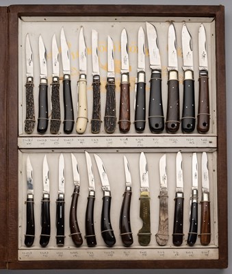 Lot 653 - A SALESMAN’S DISPLAY OF TWENTY-FIVE POCKET KNIVES, LOCKWOOD BROTHERS, SHEFFIELD, LATE 19TH/EARLY 20TH CENTURY