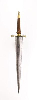 Lot 297 - A RARE ENGLISH PLUG BAYONET FOR THE ROYAL GUARD OF JAMES II