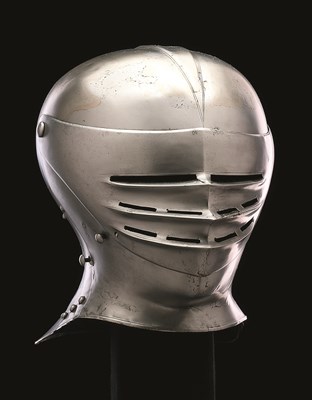 Lot 358 - A RARE SOUTH GERMAN CLOSE HELMET FOR FIELD USE