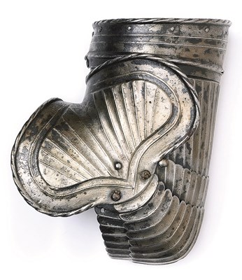 Lot 368 - A PARTIAL GERMAN LEFT VAMBRACE WITH FLUTED DECORATION IN THE 'MAXIMILIAN' FASHION