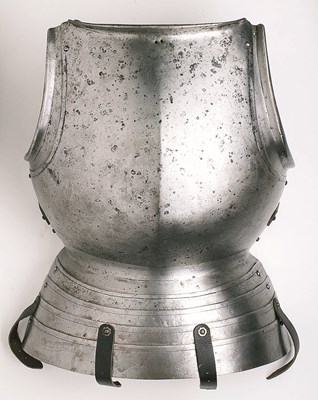 Lot 369 - A RARE ITALIAN INFANTRY BREASTPLATE