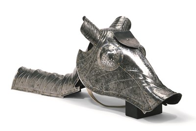 Lot 376 - A FINELY CONSTRUCTED LARGE SHAFFRON AND CRINET IN GERMAN LATE 15TH CENTURY STYLE