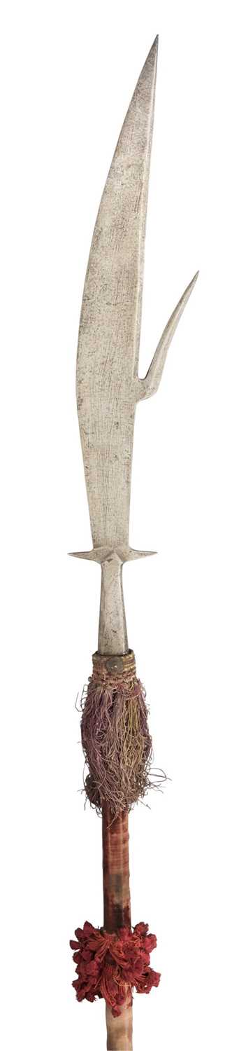 Lot 232 - **AN ITALIAN GLAIVE (FAUCHARD)
