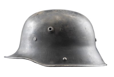 Lot 443 - **A GERMAN MODEL 1916 STAHLHEM
