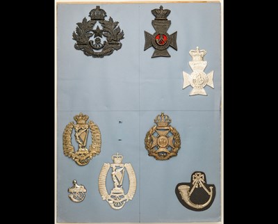 Lot 142 - Headdress Badges and Shoulder Belt Plates of Rifle Regiments.