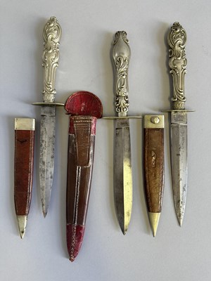 Lot 695 - A SMALL DAGGER, ROBERT LINGARD, SHEFFIELD, LATE 19TH/EARLY 20TH CENTURY AND TWO FURTHER SMALL DAGGERS