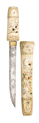 Lot 27 - A JAPANESE BONE-MOUNTED DAGGER (AIKUCHI TANTO)