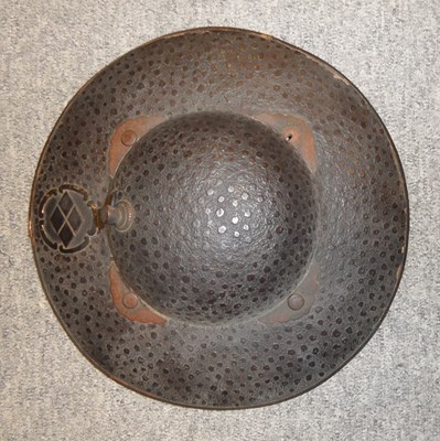 Lot 38 - A JAPANESE WAR HAT (JINGASA)