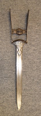 Lot 90 - A SOUTH INDIAN DAGGER (KATAR)