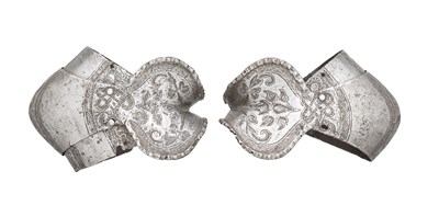 Lot 204 - A PAIR OF SOUTH GERMAN COUTERS WITH ETCHED DECORATION POSSIBLY BY JÃ–RG SORG THE YOUNGER