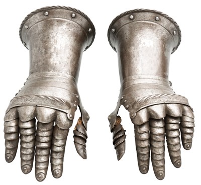 Lot 212 - â€¡ A PAIR OF FINGERED GAUNTLETS