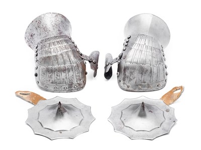 Lot 282 - A PAIR OF MITTEN GAUNTLETS