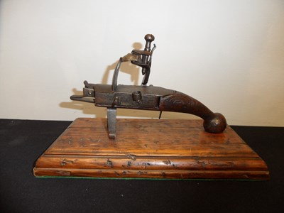 Lot 324 - A CONTINENTAL FLINTLOCK TINDER LIGHTER
