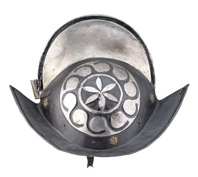 Lot 448 - A NORTH GERMAN 'BLACK AND WHITE' COMB MORION