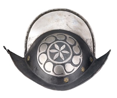 Lot 449 - A NORTH GERMAN 'BLACK AND WHITE' COMB MORION