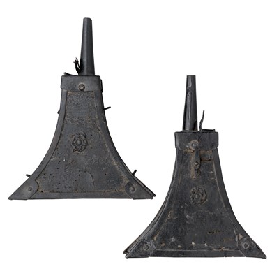 Lot 522 - A GERMAN MUSKETEER'S POWDER-FLASK