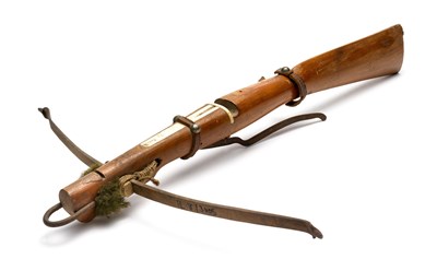 Lot 530 - A GERMAN TOY CROSSBOW IN 18TH CENTURY STYLE