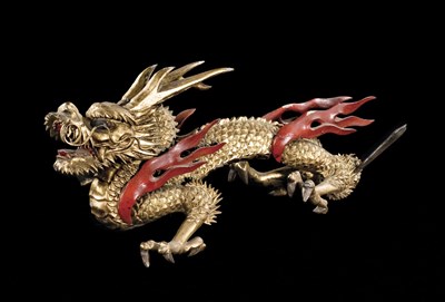 Lot 10 - A FINELY CARVED JAPANESE LACQUERED GILT WOODEN CREST