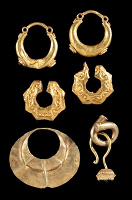 Lot 289 - AN ASSORTED GROUP OF SEVEN GOLD EARRINGS, JAVA, INDONESIA, PROBABLY 10TH-14TH CENTURIES