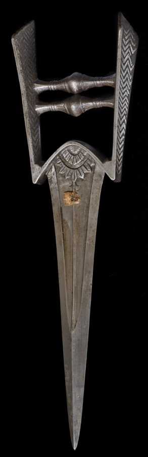 Lot 32 - AN INDIAN KATAR