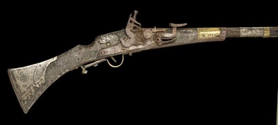 Lot 101 - A 25 BORE NORTH AFRICAN (KABYLE) SILVER-MOUNTED SNAPHAUNCE GUN