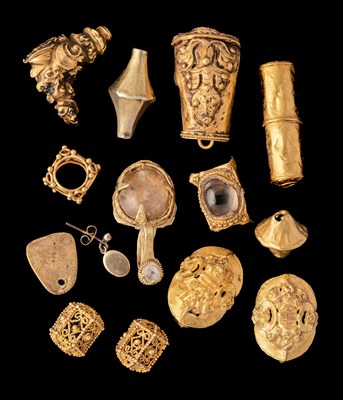 Lot 290 - A MISCELLANEOUS GROUP OF GOLD OBJECTS, JAVA, INDONESIA, MOSTLY CIRCA 14TH CENTURY