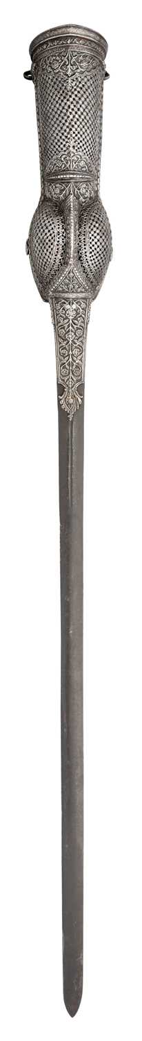 Lot 19 - A FINE SOUTH INDIAN SWORD (PATA), LATE 16TH/17TH CENTURY,  POSSIBLY THANJAVUR, TAMIL NADU