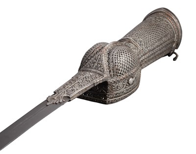 Lot 19 - A FINE SOUTH INDIAN SWORD (PATA), LATE 16TH/17TH CENTURY,  POSSIBLY THANJAVUR, TAMIL NADU