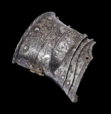 Lot 247 - A RARE PORTION OF A DECORATED GAUNTLET FOR THE RIGHT HAND