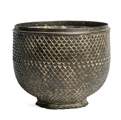 Lot 267 - A BRONZE JAR, SOUTH-EAST ASIA, PROBABLY THAILAND, 16TH CENTURY