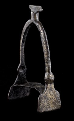 Lot 319 - A VERY RARE VIKING STIRRUP