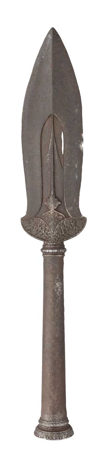 Lot 64 - A SOUTH INDIAN LARGE SPEAR HEAD (VEL), 17TH/18TH CENTURY, PROBABLY MYSORE, KARNATAKA