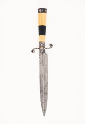 Lot 13 - A FINE INDIAN KNIFE