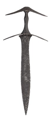 Lot 32 - A NORTH INDIAN DAGGER (JAMADHAR KATAR), POSSIBLY 14TH/15TH CENTURY