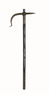 Lot 223 - AN EAST EUROPEAN WAR HAMMER