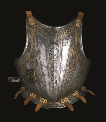 Lot 263 - A FINE NORTH ITALIAN ETCHED AND GILT BREASTPLATE FOR FIELD USE