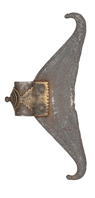 Lot 79 - A SOUTH INDIAN AXE HEAD (BULLOVA), 16TH/17TH CENTURY, POSSIBLY TRAVANCORE, KERALA