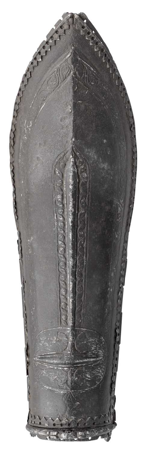 Lot 369 - A SOUTH INDIAN ARM DEFENCE (DASTANA), 17TH/18TH CENTURY, POSSIBLY MADRAS, TAMIL NADU