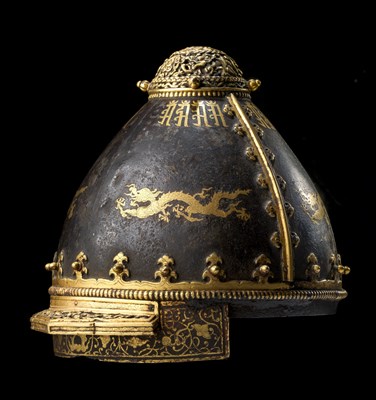 Lot 28 - A FINE AND RARE CHINESE DECORATED HELMET