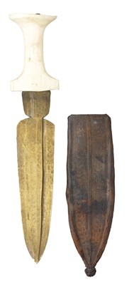 Lot 112 - A CENTRAL AFRICAN DAGGER
