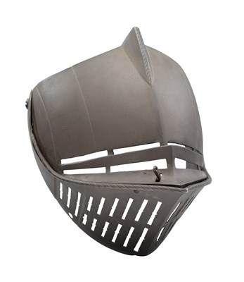 Lot 183 - AN ENGLISH VISOR AND UPPER BEVOR IN THE GREENWICH STYLE OF CIRCA 1587